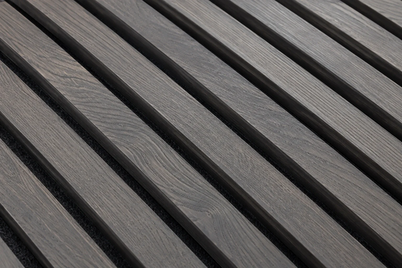 Ozola panelis Graphite — Materiāla un konstrukcijas tuvplāns